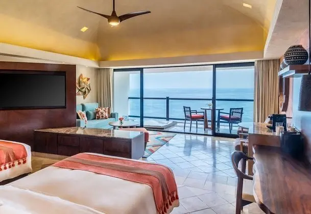 Club Ocean Front Hot Tub Double