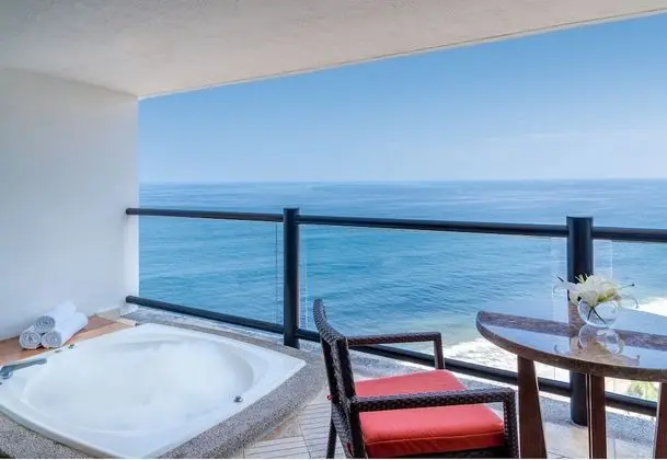 Club Ocean Front Hot Tub King
