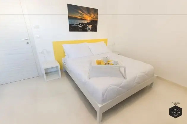 Tek Büyük Yataklı Oda, Köşe