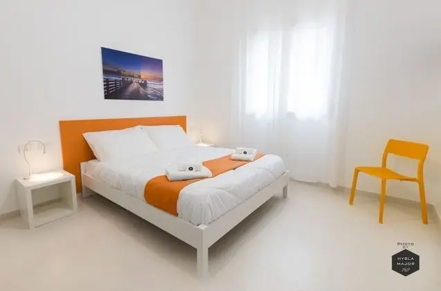 Tek Büyük Yataklı Oda, Köşe