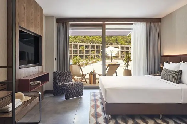 https://images.etstur.com/imgproxy/resize/2560x1440/files/images/hotelImages/etsrooms/515386/Hyde_Bodrum__20240610105509_1.jpg