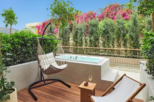 https://images.etstur.com/imgproxy/resize/2560x1440/files/images/hotelImages/etsrooms/515386/Hyde_Bodrum__20240610105724_0.jpg