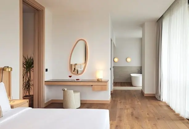 https://images.etstur.com/imgproxy/resize/2560x1440/files/images/hotelImages/etsrooms/515386/Hyde_Bodrum_Adult_Only__16_20250311143805_1.jpg