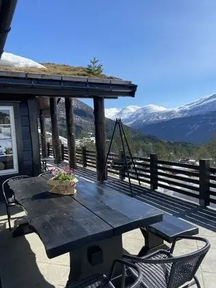 Dağ Evi, Birden Çok Yatak, Sigara İçilmez, Dağ Manzaralı