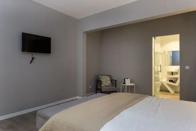 Superior Cozy Neighborhood Room