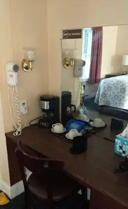 Basic Oda, 1 En Büyük (King) Boy Yatak, Buzdolabı ve Mikrodalga