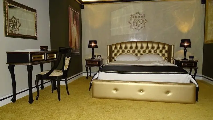 Deluxe King Suite
