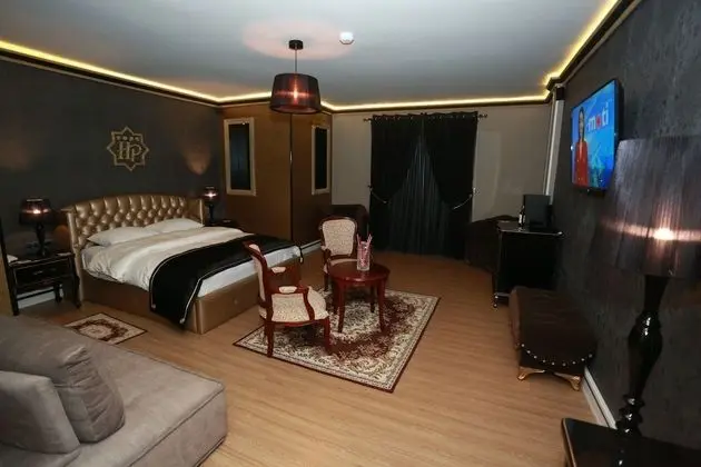Deluxe King Suite
