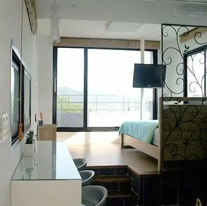 B3 Room - Lake view