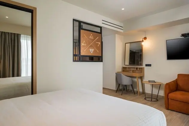 City Triple Room (with single sofa bed)