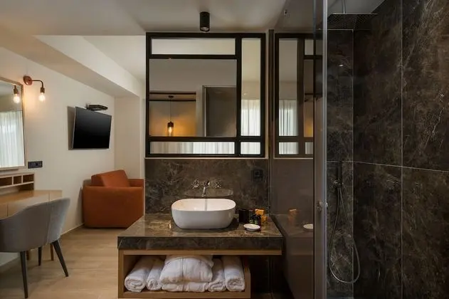 City Triple Room (with single sofa bed)