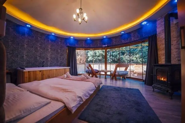 Ahşap Ev, Bahçe Manzaralı, Isıtmalı Özel Havuzlu