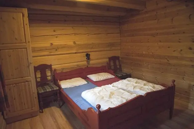 Basic Bungalov, 2 Yatak Odası (linen and towels not included)