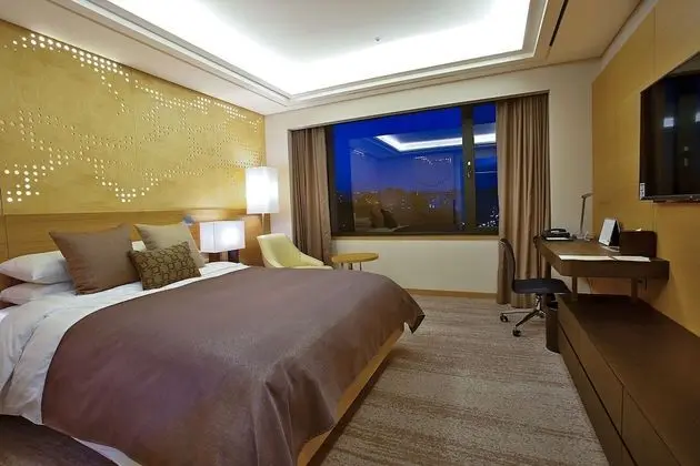 Premium Tek Büyük Yataklı Oda (Indoor pool access for 2)