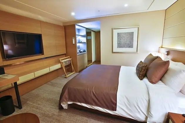 Premium Tek Büyük Yataklı Oda (Indoor pool access for 2)