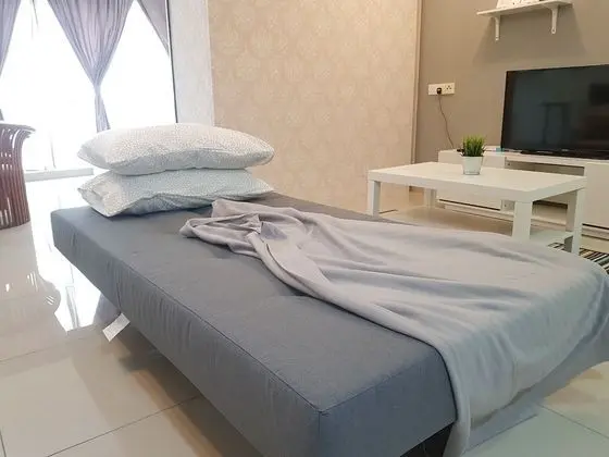 Stüdyo, Havuz Manzaralı