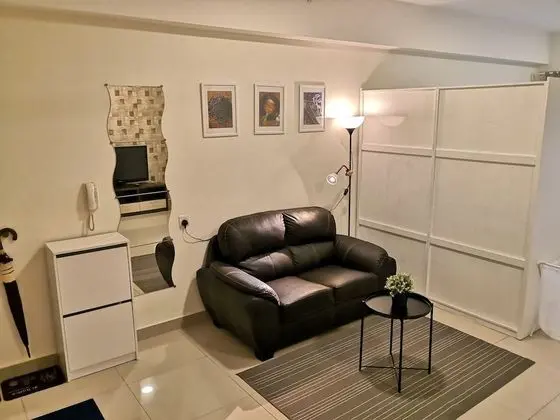 Stüdyo, Havuz Manzaralı