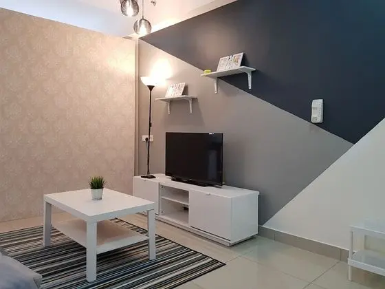 Stüdyo, Havuz Manzaralı