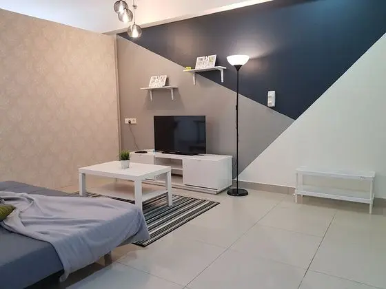 Stüdyo, Havuz Manzaralı