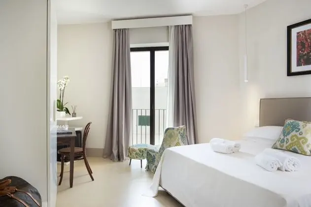 Classic Tek Büyük Yataklı Oda, Kısmi Deniz Manzaralı