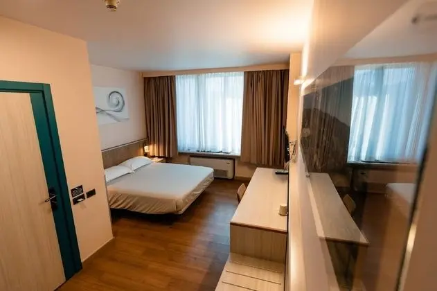 Comfort Büyük Yataklı Tek Kişilik Oda