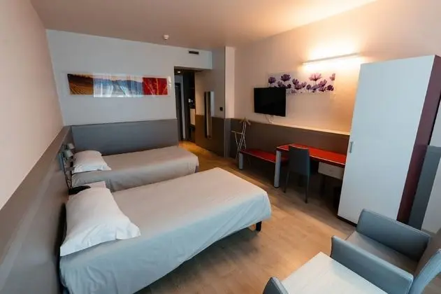 Üç Kişilik Oda, 3 Tek Kişilik Yatak