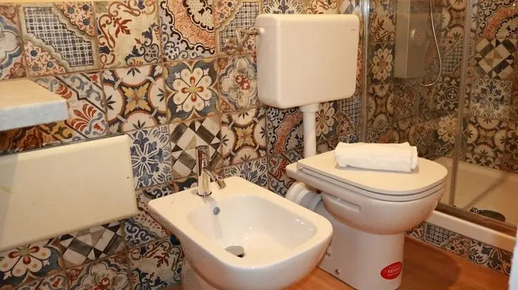 Deluxe Tek Büyük veya İki Ayrı Yataklı Oda, Bahçe Manzaralı