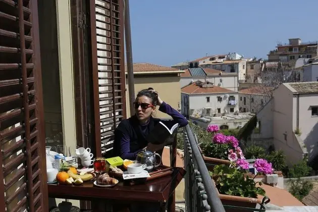 Üç Kişilik Oda, Balkon