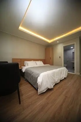 Standard Tek Büyük Yataklı Oda