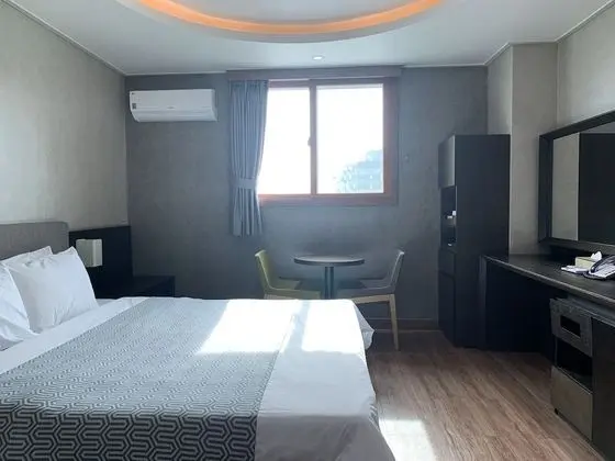 Standard Tek Büyük Yataklı Oda