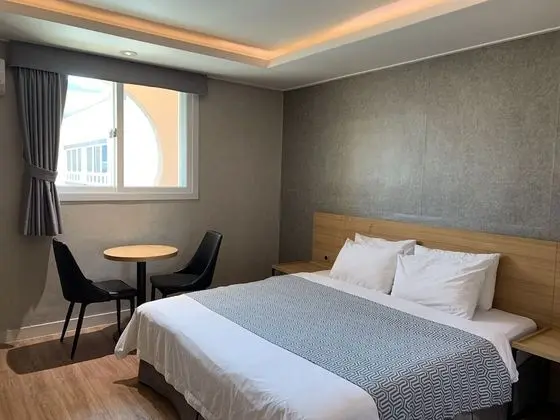 Standard Tek Büyük Yataklı Oda