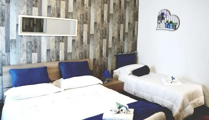 Superior Üç Kişilik Oda, Balkon, Şehir Manzaralı (Lavanda - Private external bathroom)