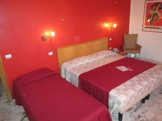 Üç Kişilik Oda