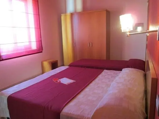 Üç Kişilik Oda