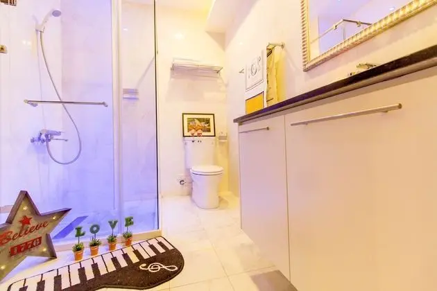Design Tek Büyük Yataklı Oda, 1 Büyük (Queen) Boy Yatak
