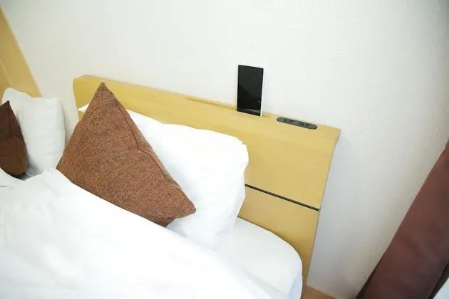Üç Kişilik Oda, Ortak Banyo (Single Bed B)