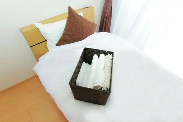 Üç Kişilik Oda, Ortak Banyo (Single Bed B)
