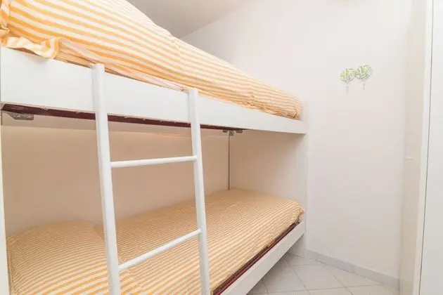 Standard Apart Daire, Birden Çok Yatak, Bahçeli (I Fari 29 600Mt From The Beach)