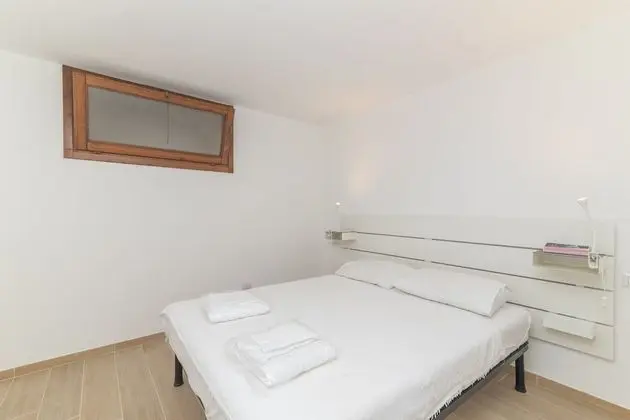 Standart Sıra Ev, 1 Çift Kişilik Yatak ve Çekyat, Bahçeli (I Fari 85 600Mt From The Beach)