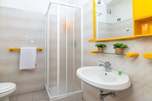 Family Apart Daire, Birden Çok Yatak, 2 Banyolu, Bahçeli (I Fari C109 600Mt From The Beach)