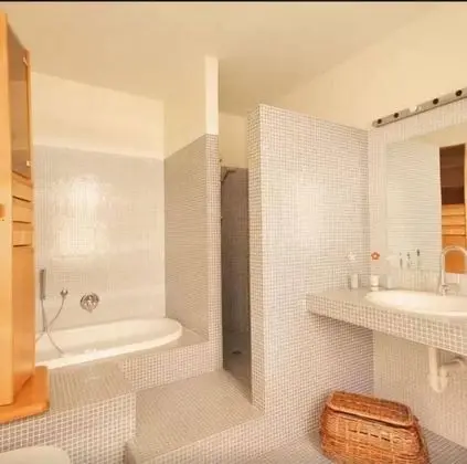Tek Büyük Yataklı Oda, 1 Büyük (Queen) Boy Yatak, Ortak Banyo