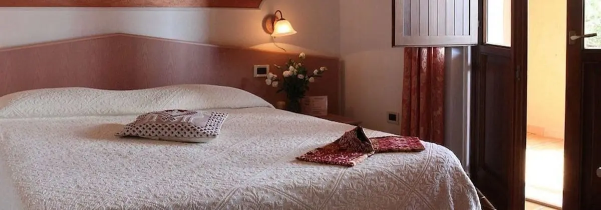 Büyük Yataklı Tek Kişilik Oda