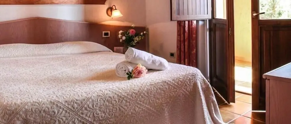 Büyük Yataklı Tek Kişilik Oda