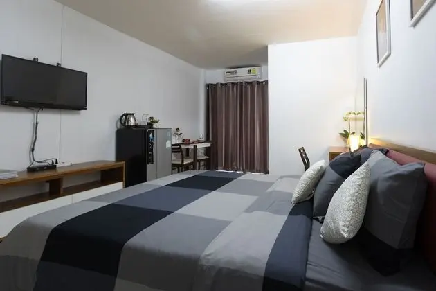 Standard Queen Bed