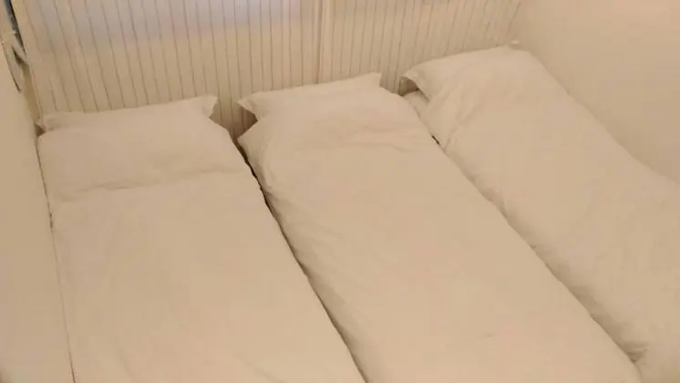 Üç Kişilik Oda, Ortak Banyo