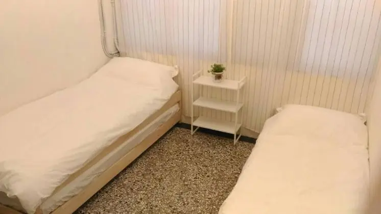 Üç Kişilik Oda, Ortak Banyo