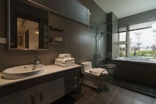 Deluxe Tek Büyük Yataklı Oda (R102)