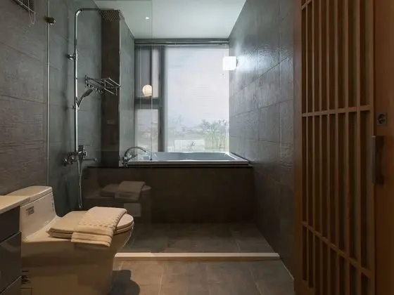 Deluxe Tek Büyük Yataklı Oda (R202)