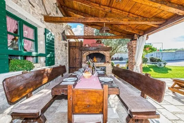 Villa, Sigara İçilebilir