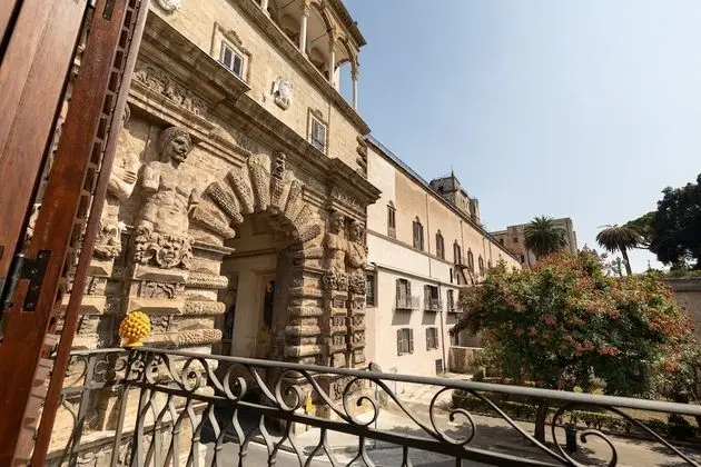 Superior Tek Büyük Yataklı Oda, 1 Büyük (Queen) Boy Yatak, Balkon, Şehir Manzaralı (Porta Carini)